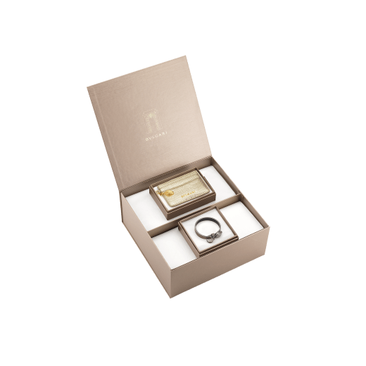 An elegant box of Bvlgari creations for a special gift. Unleash your creativity and choose the perfect bracelet to match the light gold card holder. Womens-Gift-Set-card-holder-and-bracelet image 2