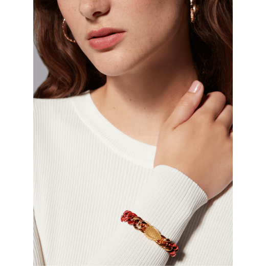 Serpenti Forever Maxi Chain bracelet in gold-plated brass with partial black enamel. Captivating snakehead embellishment with red enamel eyes in the middle, and adjustable closure. SERP-CHUNKYCHAIN image 2