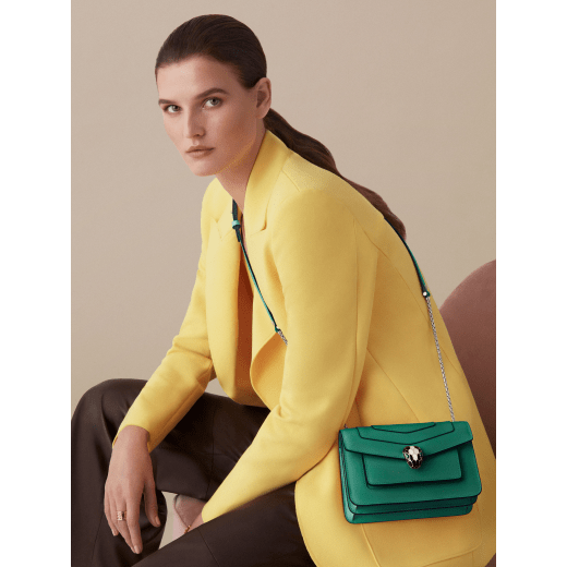Serpenti Forever small crossbody bag in emerald green calf leather with amethyst purple grosgrain lining. Captivating snakehead closure in light gold-plated brass embellished with black and white agate enamel scales and green malachite eyes. 1082-CLa image 6