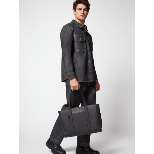 BULGARI Man large horizontal tote bag in ivy onyx grey smooth and grainy metal-free calf leather with Olympian sapphire blue regenerated nylon (ECONYL®) lining. Dark ruthenium-plated brass hardware, hot stamped BULGARI logo and zipped closure. BMA-1211-CL image 6