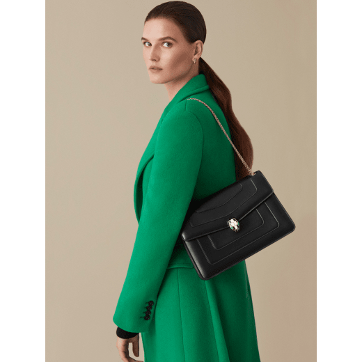 Serpenti Forever medium shoulder bag in black calf leather with emerald green grosgrain lining. Captivating snakehead closure in light gold-plated brass embellished with black and white agate enamel scales and green malachite eyes. 1089-Cla image 4