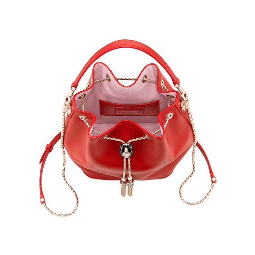 Bucket Serpenti Forever in carmine jasper smooth calf leather and crystal rose internal lining. Hardware in light gold plated brass and snakehead closure in black and white enamel, with eyes in black onyx. 288771 image 4
