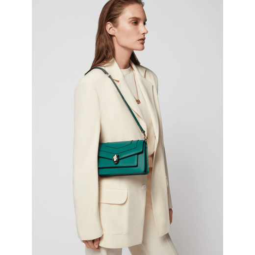 Serpenti Forever East-West small shoulder bag in black calf leather with emerald green gros grain lining. Captivating snakehead magnetic closure in light gold-plated brass embellished with black and white agate enamel scales, and green malachite eyes. 1237-CL image 7