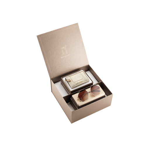 An elegant box composed of a "Molten"  light gold karung skin folded card holder and hexagonal metal sunglasses, for a special gift. Women-Gift Set-folded-card-holder-and-sunglasses image 2