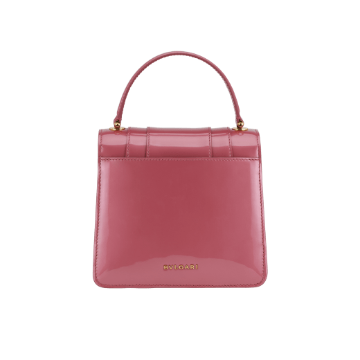 “Serpenti Forever” top handle bag in Blush Quartz pink calf leather with a varnished and pearled effect, and black gros grain internal lining. Tempting snakehead closure in gold plated brass, enriched with matte Blush Quartz pink enamel and black onyx eyes. 290943 image 3