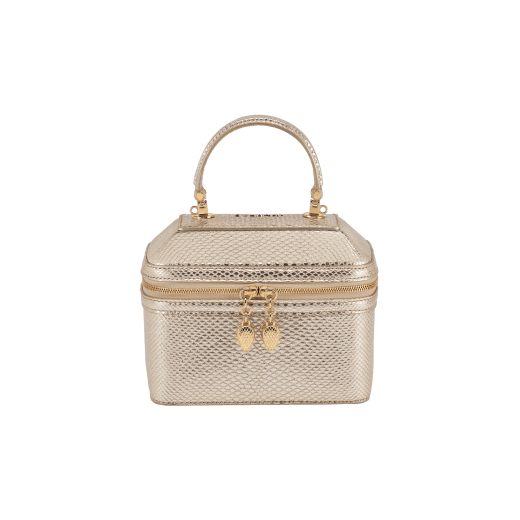 ライトゴールドのモルトン カルングスキン製セルペンティ フォーエバー ジュエリーボックスバッグ。ブラックのナッパレザー製ライニング。 魅惑的なスネークヘッドジッププラー。ブラスライトゴールドプレート製チェーンストラップ装飾。 1177-MoltK image 1