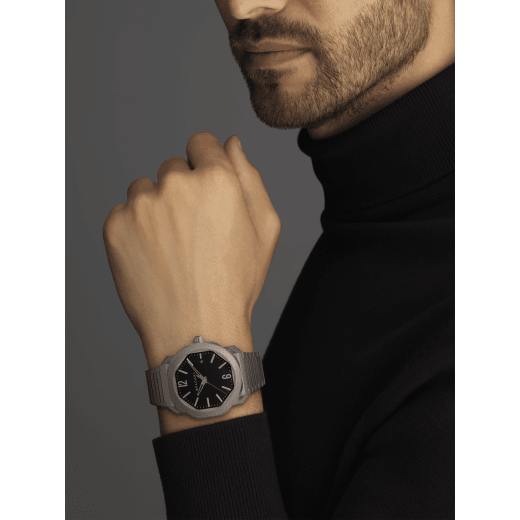Octo Roma watch with mechanical manufacture movement, automatic winding, stiainless steel case and bracelet, black lacquered dial. 102704 image 4