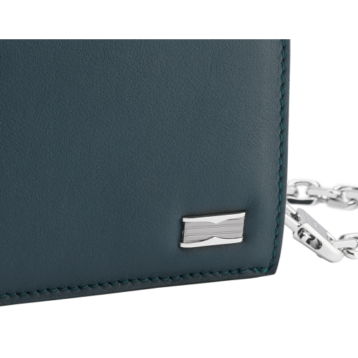 B.zero1 Man compact wallet with chain in black matt calf leather with niagara sapphire blue nappa leather interior. Iconic dark ruthenium and palladium-plated brass embellishment, and folded press-stud closure. BZM-COMPACTWALLET image 5