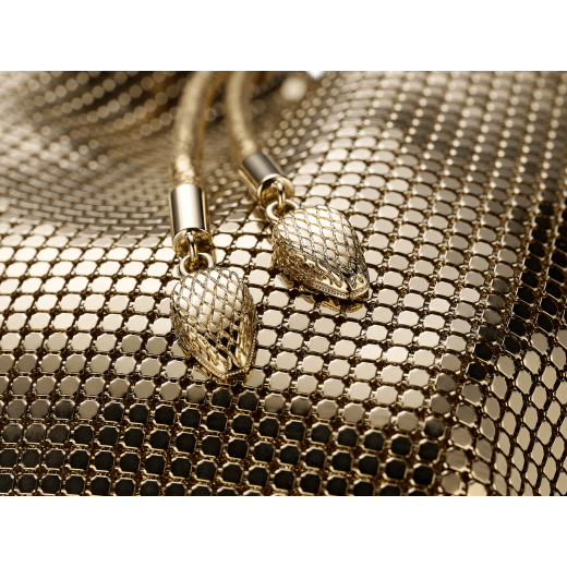 Serpenti Forever mini bucket bag in shiny gold nappa leather with light gold-plated brass metal mesh. Captivating snakehead drawstring and chain strap decors in light gold-plated brass. 291694 image 4