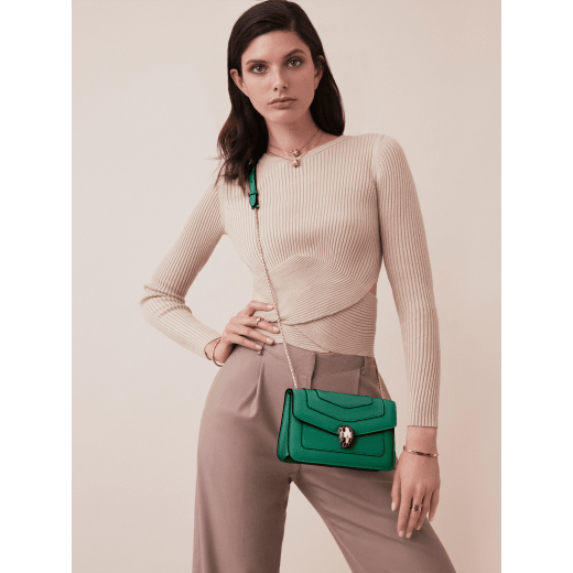 “Serpenti Forever” crossbody bag in agate-white calfskin with Heather Amethyst purple grosgrain inner lining. Iconic snakehead closure in light gold-plated brass embellished with black and agate-white enamel and green malachite eyes 625-CLa image 5