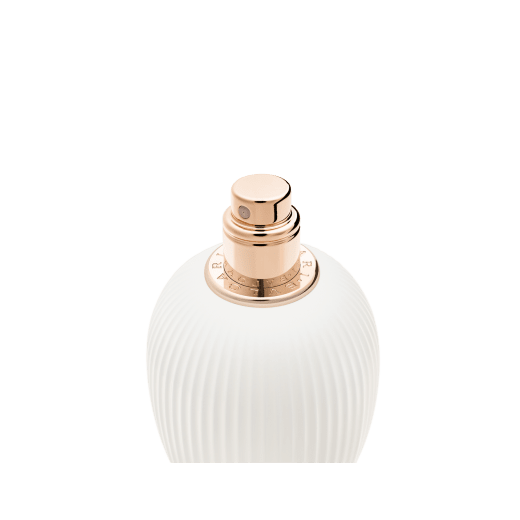 The energising Magnifying Bergamot elevates the freshness of your Eau de Parfum. #MagnifyForMore Joy 41277 image 3