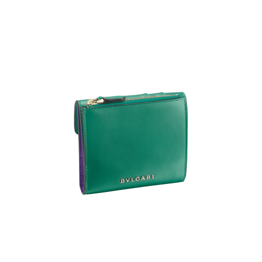 "Serpenti Forever" compact wallet in emerald green calf leather and Violet Amethyst purple calf leather. Iconic snakehead stud closure in light gold-plated brass enamelled in black and white agate, and green malachite eyes. SEA-WLT3FOLDCOMP image 3