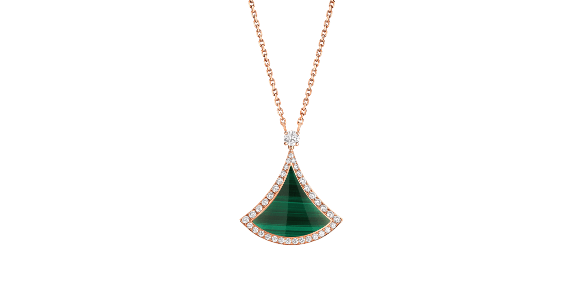 Rose gold DIVAS’ DREAM Necklace Green with 0.5 ct Malachite | Bulgari  Official Store