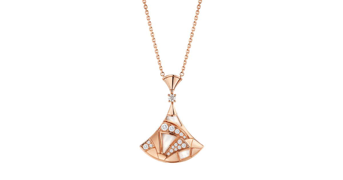 Rose gold DIVAS’ DREAM Necklace White with 0.1 ct Mother of Pearl | Bulgari  Official Store