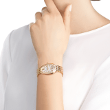 Serpenti Seduttori Uhr mit Gehäuse und Armband aus 18 Karat Gelbgold, Lünette aus 18 Karat Gelbgold mit Diamanten sowie einem silberweißen Opalin-Zifferblatt. 103147 image 4