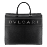 Große Bvlgari Logo Tragetasche aus schwarzem Kalbsleder mit schwarzem Futter. Bvlgari Logo mit Metall-Elementen aus dunklem rutheniumbeschichteten Messing auf schwarzem Kalbsleder. BVL-1160 image 1