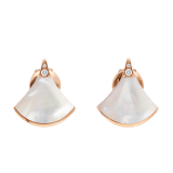 Im Glanze ihrer reinen weiblichen Form und des anmutigen Schimmers von Perlmutt und Diamant-Pavé besitzen die „DIVAS' DREAM“-Ohrringe die raffinierte Eleganz einer wahren Diva. 352600 image 1
