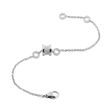 An einer Kette aus Weißgold mit der legendären Spirale, ausgefasst mit kostbaren Diamanten, verbindet das „B.zero1“-Armband sein markantes Design mit moderner Eleganz. BR857359 image 2