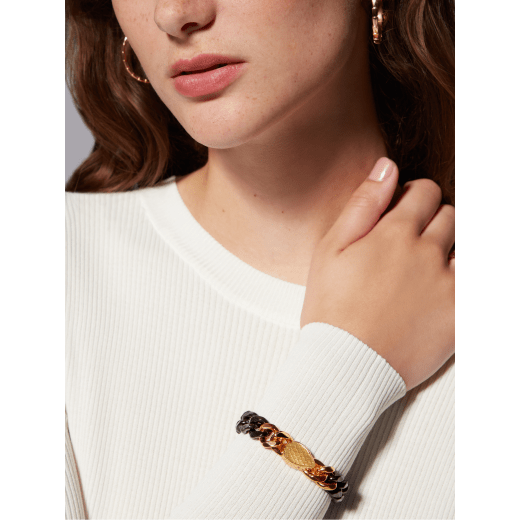 Serpenti Forever Maxi Chain bracelet in gold-plated brass with partial black enamel. Captivating snakehead embellishment with red enamel eyes in the middle, and adjustable closure. SERP-CHUNKYCHAIN image 4