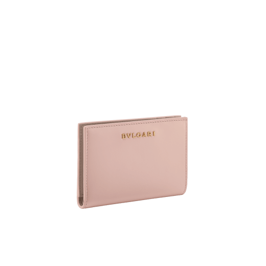 Serpenti Forever folded card holder in light gold Striated calf leather with linen agate nappa leather interior. Captivating snakehead décor in light gold-plated brass embellished with champagne enamel and light gold-plated brass scales, and black enamel eyes; press-button closure. SEA-CC-HOLD-FOLD-R image 3