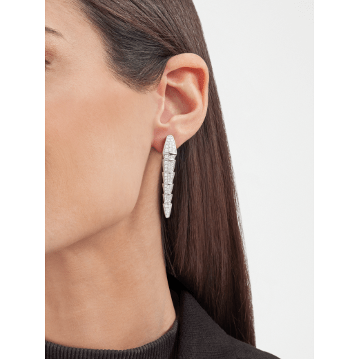 Serpenti earrings in 18 kt white gold, set with full pavé diamonds. 348320 image 4