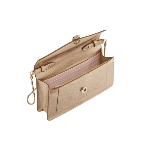 Serpenti Forever chain pochette in Perla White calf leather with crystal rose nappa leather lining. Captivating snakehead magnetic closure in gold-plated brass embellished with Perla White enamel and gold-plated scales, and black onyx eyes. SEA-CHPOCHETTER image 2