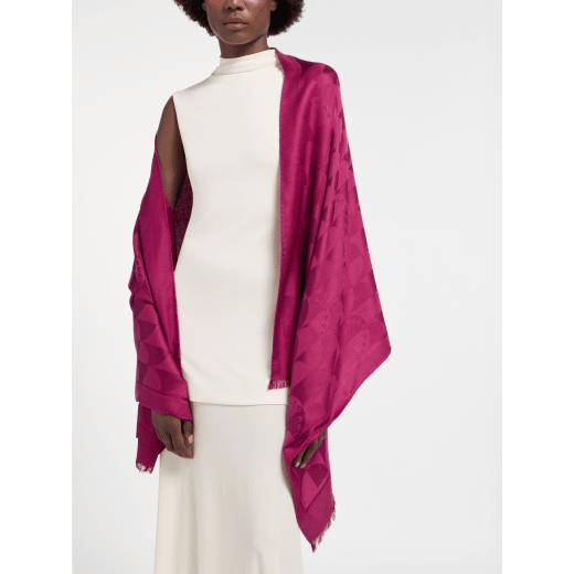 Maxi Calla stole in fine white silk wool. Made of 60% silk and 40% wool. MAXICALLA-ST image 1
