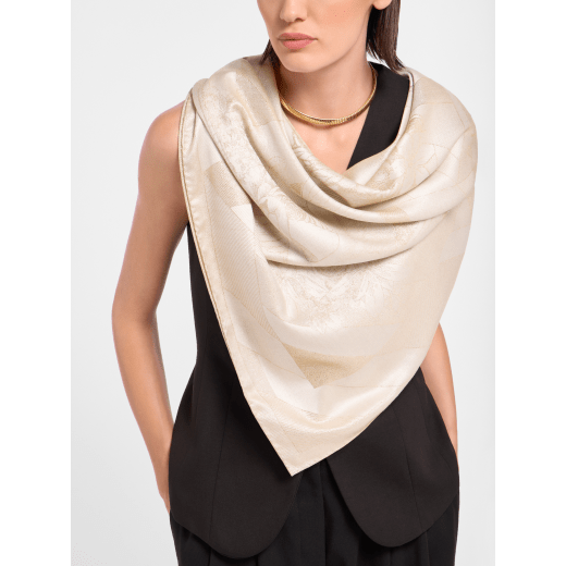 Polychroma Lux scarf in fine natural silk and cashmere. Made of 63% silk, 24% cashmere, 8% polyester and 5% polyamide. POLYCHROMALUX-SQ image 1