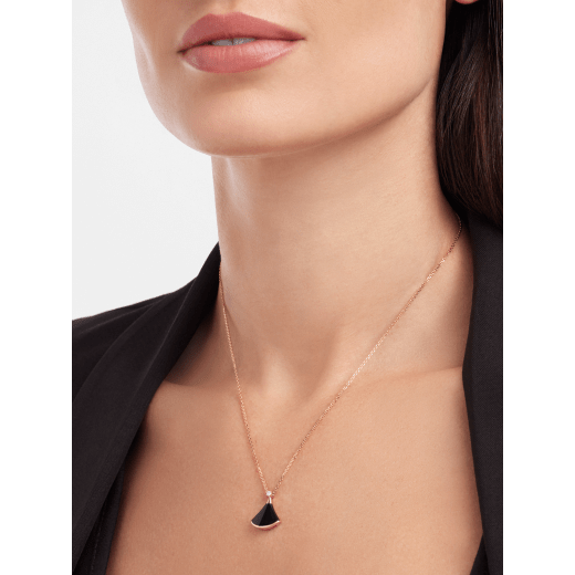 DIVAS' DREAM necklace in 18 kt rose gold with 18 kt rose gold pendant set with onyx and one diamond. 350582 image 1