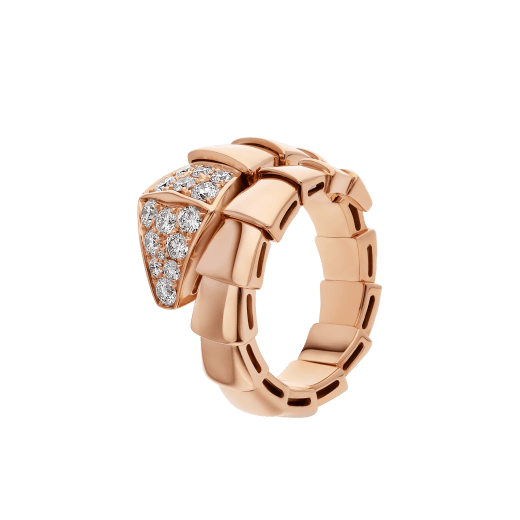 يتلألأ خاتم سيربنتي فايبر الذي يحيط الإصبع بجاذبية الذهب الوردي بإغواء حراشف الثعبان النفيسة وبتألق رأسه الماسي. AN855318 image 1
