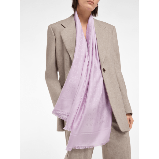 Étole Lettere Maxi Light en soie fine couleur lin agate. Modèle confectionné à 100&nbsp;% de soie. LETTEREMAXILIGHTd image 1