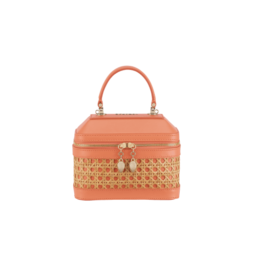 Serpenti Forever small jewellery box bag in natural Vienna straw with coral carnelian orange calf leather details and customisable tag with hot stamped "Dubai" inscription on one side, and beetroot spinel fuchsia nappa leather lining. Captivating snakehead zip pullers and chain strap décor in light gold-plated brass. Special Resort Edition exclusive to Dubai. 292476 image 2