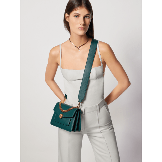 Serpenti Forever Maxi Chain small crossbody bag in flash diamond white grained calf leather with foggy opal grey nappa leather lining. Captivating snakehead magnetic closure in gold-plated brass embellished with white mother-of-pearl scales and red enamel eyes. 1134-MCGC image 6