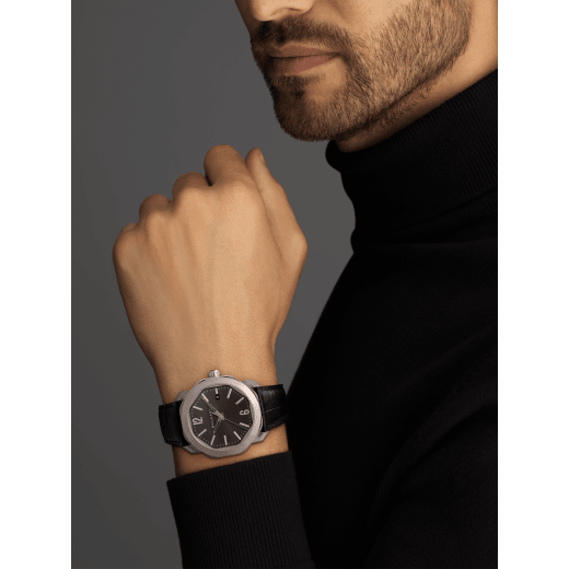 Octo Roma watch with mechanical manufacture movement, automatic winding, stainless steel case, anthracite dial and black alligator bracelet. 102855 image 5