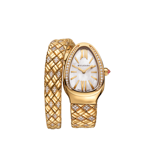 Serpenti Spiga single-spiral watch in 18 kt yellow gold with diamond-set bezel and bracelet, and white mother-of-pearl dial. Water-resistant up to 30 metres SERPENTI-SPIGA-SPP35LAPPGD1-1TT image 3