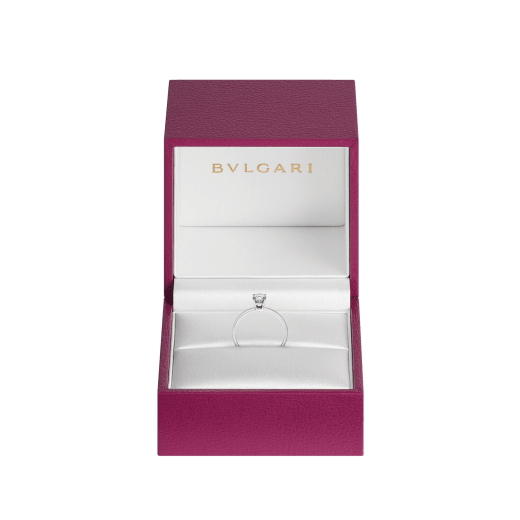 라운드 브릴리언트 컷 다이아몬드가 셋팅된 로마 아모르 플래티넘 링. 0.30 캐럿부터 출시. AN859293 image 5
