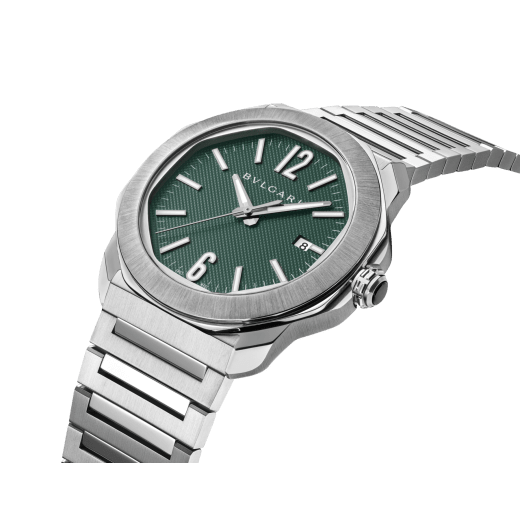 Octo Roma watch in satin-brushed and polished stainless steel with additional interchangeable green rubber strap and green Clous de Paris dial. Mechanical manufacture movement with automatic winding. Water-resistant up to 100 metres. 104091 image 2