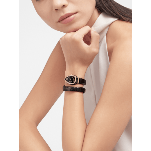 Serpenti Spiga 單圈螺旋腕錶，黑色陶瓷錶殼，18K 玫瑰金錶圈鑲飾明亮型切割鑽石，黑色漆面錶盤，黑色陶瓷錶帶飾以 18K 玫瑰金元素。 102532 image 1