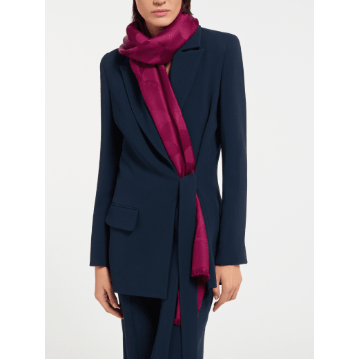 Maxi Calla stole in fine white silk wool. Made of 60% silk and 40% wool. MAXICALLA-ST image 1