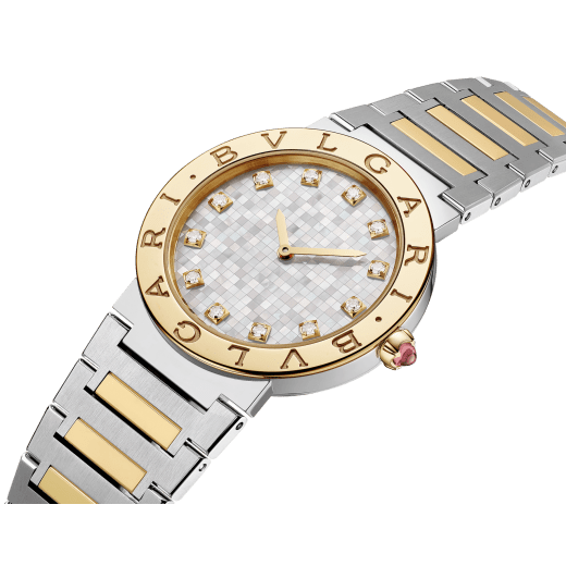 Orologio Bvlgari Bvlgari in oro giallo 18 kt e acciaio inossidabile lucido e satinato-spazzolato, lunetta con doppio logo, quadrante in madreperla bianca e indici con 12 diamanti. Impermeabile fino a 30 metri. 104278 image 2