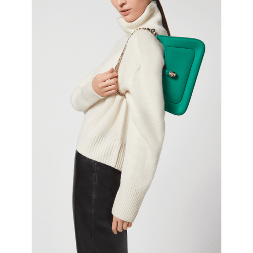 Serpenti Baia small shoulder bag in vivid emerald green Metropolitan calf leather with black nappa leather lining. Captivating snakehead magnetic closure in light gold-plated brass embellished with bright forest emerald green enamel and light gold-plated brass scales, and black onyx eyes; additional zipped top closure. SEA-1274293589 image 1