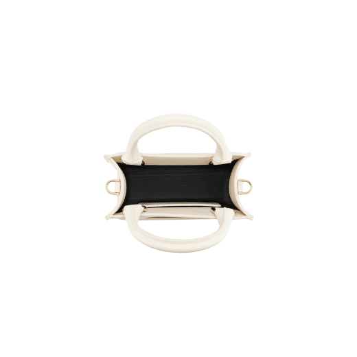Mini Bulgari Logo Tragetasche aus schwarzem Kalbsleder mit heiß geprägtem Infinitum-Muster und Futter in Teal Topaz Grün. Metall-Elemente aus hell vergoldetem Messing. BVL-1228S-ICLa image 4