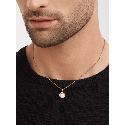 BVLGARI BVLGARI 18 kt rose gold circle pendant necklace with chain set with white mother-of-pearl insert, customizable with engraving on the back 358376 image 5