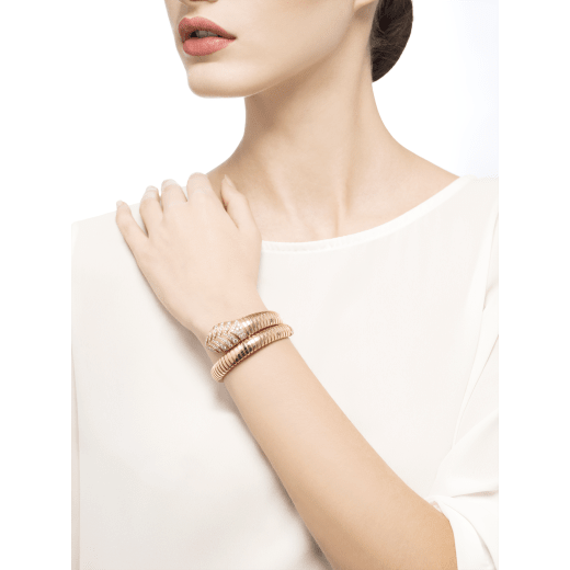 Serpenti Tubogas single spiral bracelet in 18 kt rose gold, set with pavé diamonds on the head and the tail. BR856845 image 4