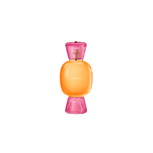 L’Eau de Parfum BVLGARI ALLEGRA Passeggiata est un parfum floral musqué rayonnant qui incarne le sentiment joyeux de partager un moment après une promenade traditionnelle en Italie. 41968 image 1