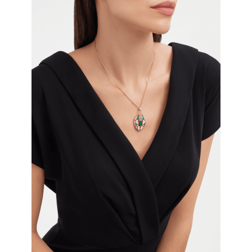 Serpenti 18 kt rose gold pendant necklace set with blue sapphire eyes, malachite elements and pavé diamonds 356782 image 2