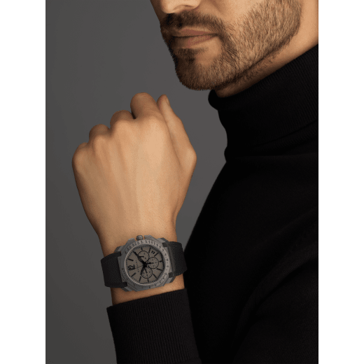 Octo L'Originale watch with mechanical manufacture movement, integrated high-frequency chronograph (5Hz), column wheel mechanism, silicon escapement, automatic winding and date, titanium case and dial, and black rubber bracelet 102859 image 5