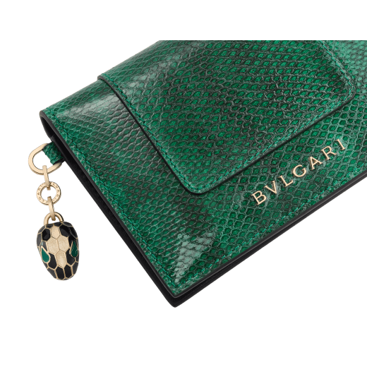 "Serpenti Forever" folded card holder in "Molten" light gold karung skin and black calf leather. New Serpenti head charm in gold-plated brass, finished with red enamel eyes. SEA-CC-HOLDER-FOLD-MKa image 4
