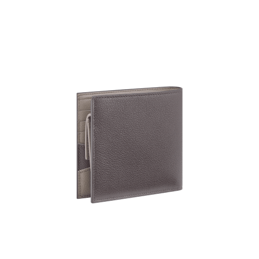 Kompaktes Bvlgari Bvlgari Man Portemonnaie aus genarbtem Urban-Kalbsleder mit Außenseite in Dark Grey und Innenseite in Foggy Opal. Ikonischer Dekor aus dunkel rutheniumbeschichtetem Messing mit Emaille in Dark Grey und gefalteter Verschluss. BBM-WLTITALASYMc image 3