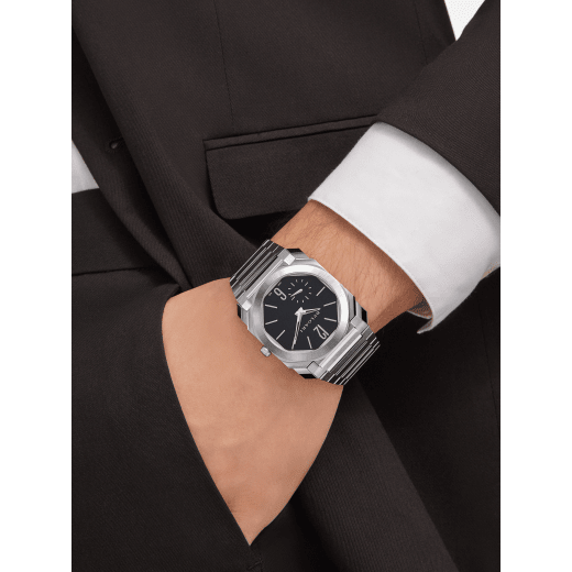 Octo Finissimo Automatic watch with mechanical manufacture movement, automatic winding, platinum microrotor, small seconds, extra-thin satin-polished stainless steel case and bracelet, transparent case back and black matte dial. Water-resistant up to 100 metres 103297 image 5